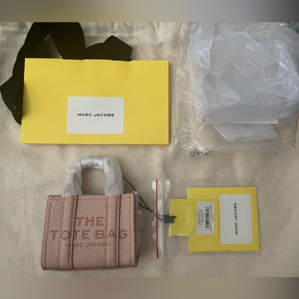 Marc Jacobs - The Nano Tote Charm - Rose